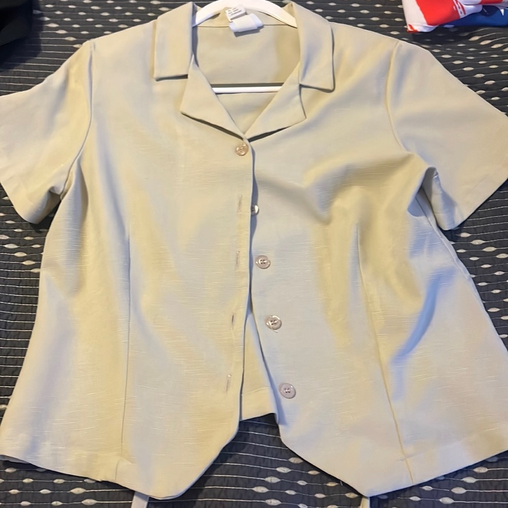 Woman’s Vintage button up shirt